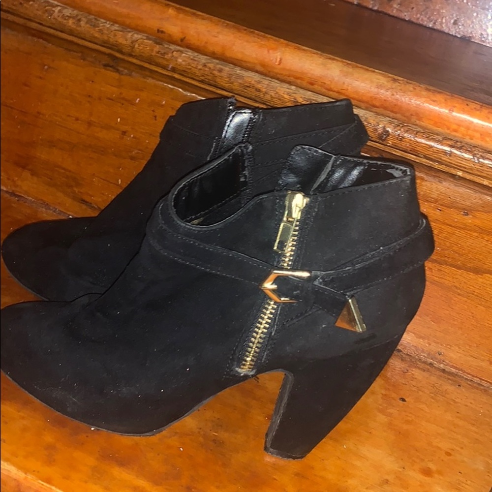 Shoes size 8